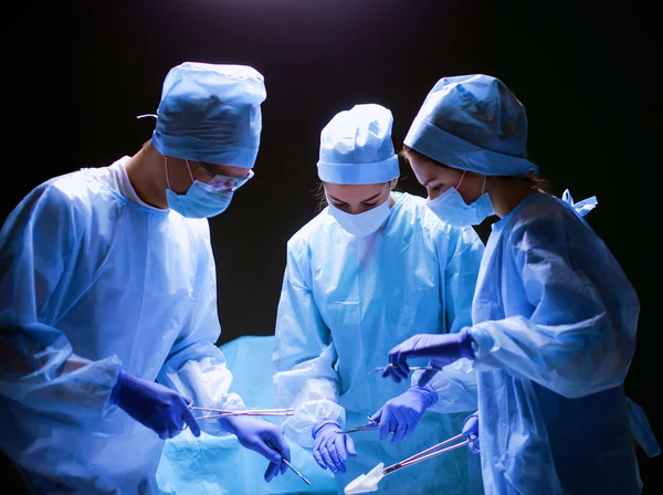 Team surgeon at work in operating room. — Stock Photo, Image