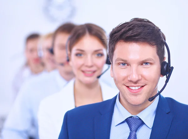 Aantrekkelijk Lachend positieve jonge ondernemers en collega 's in een callcenter — Stockfoto