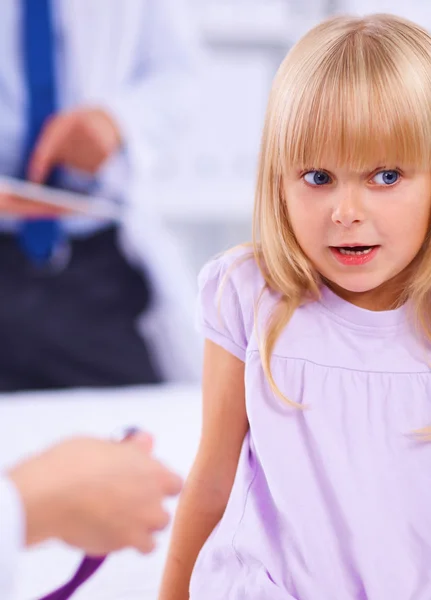 Female doctor examining child with stethoscope at surgery — Stock Photo, Image