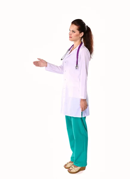 Жінка-лікар дає руку на рукостискання — стокове фото