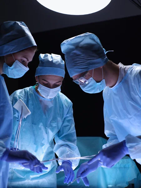 Team surgeon at work in operating — Stock Photo, Image