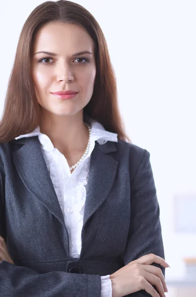 Portrait of business woman standing with crossed arms in office — Stock Photo, Image