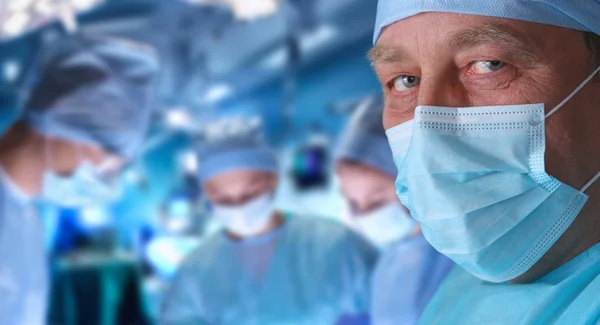 Team surgeon at work in operating — Stock Photo, Image