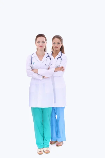 Twee jonge vrouw dokter, staande in het ziekenhuis — Stockfoto