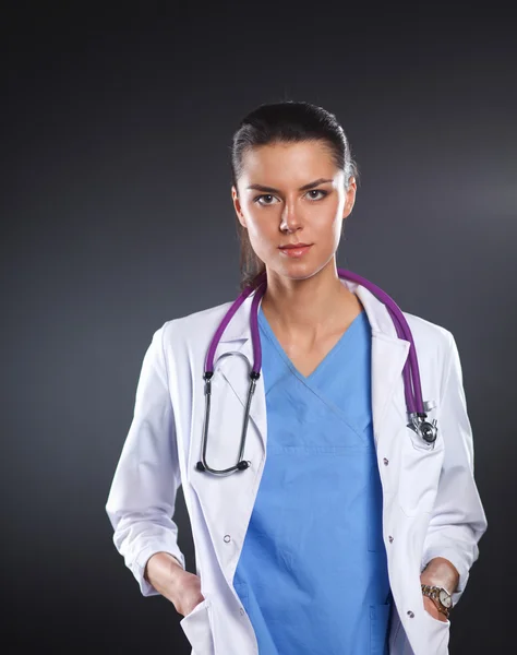 Jeune médecin femme avec stéthoscope isolé sur gris — Photo