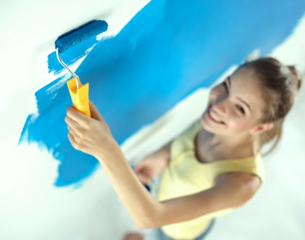 Beautiful young woman doing wall painting — Stock Photo, Image