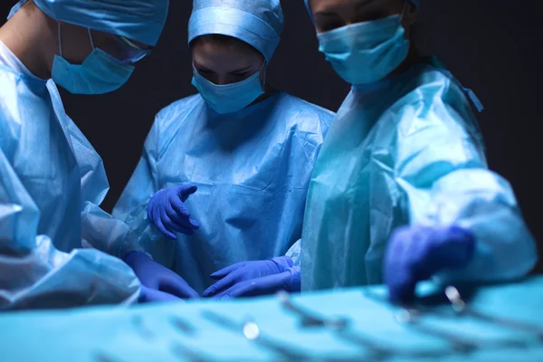 Team surgeon at work in operating — Stock Photo, Image