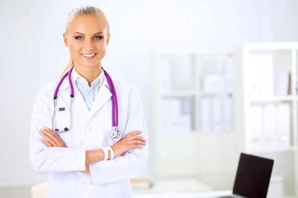 Portrait of young woman doctor with white coat standing in hospital — Stock Photo, Image