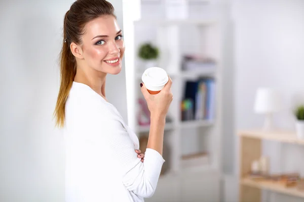 Attractive young businesswoman standing  near wall in office — Stock Photo, Image