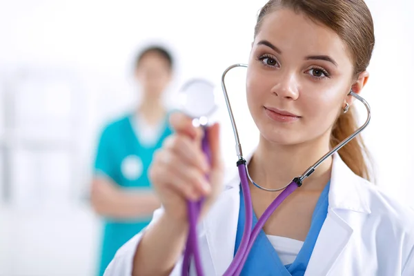 Female doctor with a stethoscope listening — Stock Photo, Image