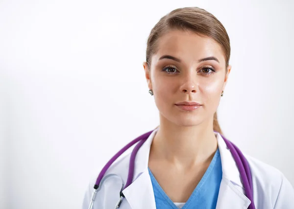 Woman doctor standing with stethoscope at hospital — Stock Photo, Image