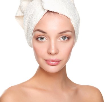 hombre que trabaja en el gimnasio 