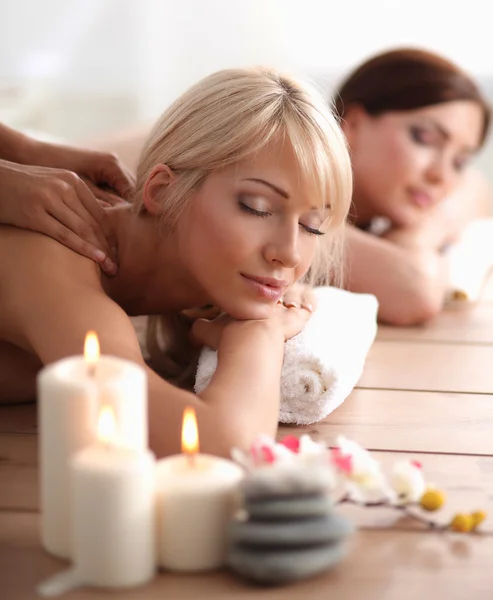 Two young beautiful women relaxing and enjoying at the spa center — Stock Photo, Image