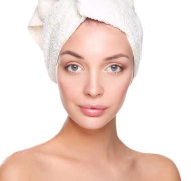 hombre que trabaja en el gimnasio 