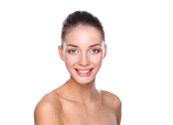 Güzel genç kadın yüzünün yakın portresi. Beyaz arkaplanda izole.