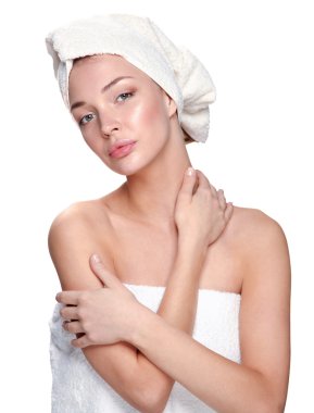 hombre que trabaja en el gimnasio 