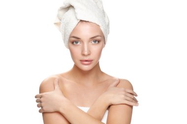 hombre que trabaja en el gimnasio 