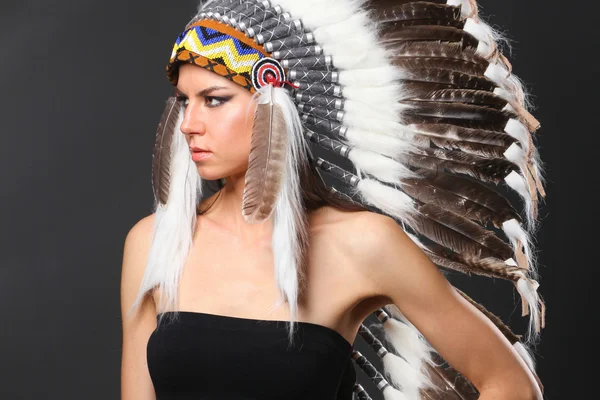 Beautiful woman in native american costume with feathers — Stock Photo, Image