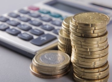 Bozuk paralar ve hesap makinesi.