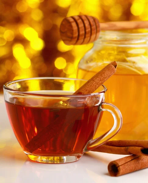 Hot christmas drink with cinnamon sticks — Stock Photo, Image