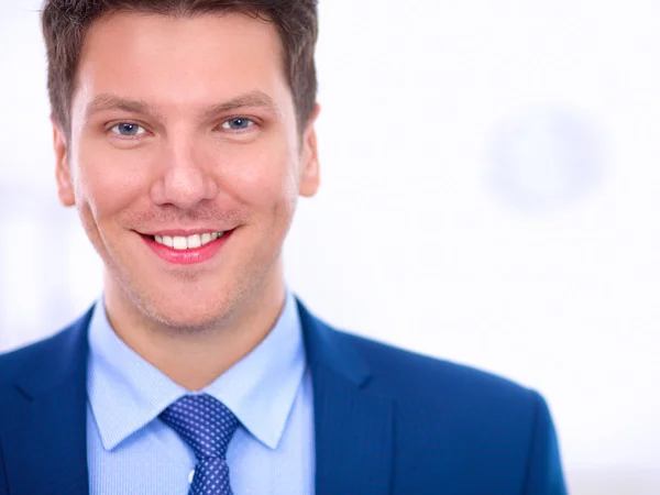 Business man or manager standing against his desk at the office — Stock Photo, Image