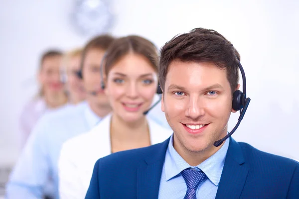 Atractivo Sonriendo jóvenes empresarios positivos y colegas en una oficina de call center —  Fotos de Stock