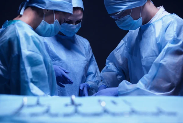 Team surgeon at work in operating room. — Stock Photo, Image