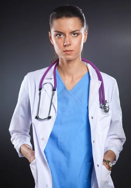 Mujer doctora joven con estetoscopio aislado en gris — Foto de Stock