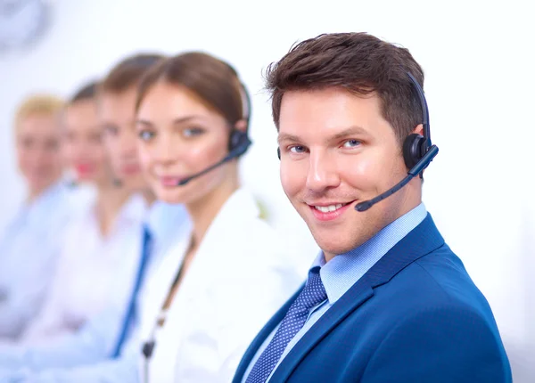 Vonzó mosolygó pozitív fiatal üzletemberek és kollégák egy call center iroda — Stock Fotó