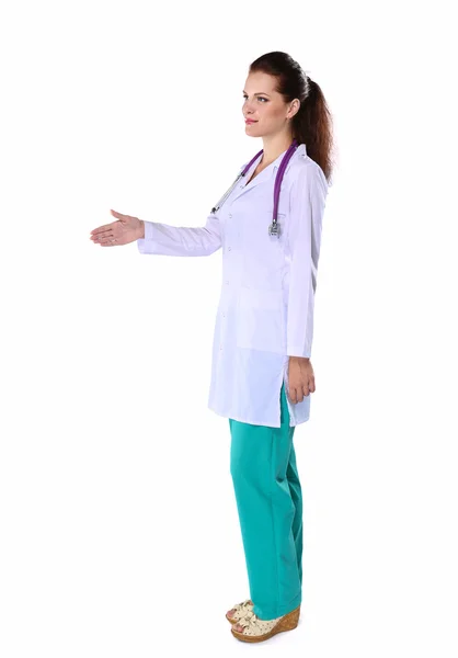 Médico feminino dando a mão por um aperto de mão — Fotografia de Stock