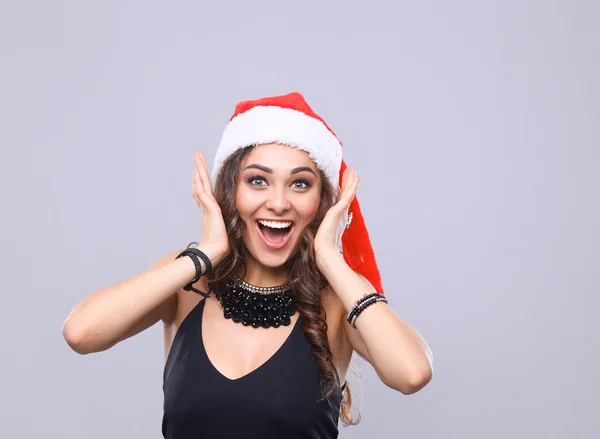 Mulher sorridente atraente em Santa Cap — Fotografia de Stock