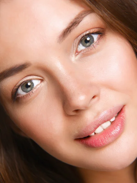 Close up portret pięknej młodej kobiety twarz — Zdjęcie stockowe