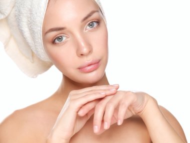 hombre que trabaja en el gimnasio