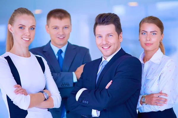 微笑成功的商业团队站在办公室 — 图库照片