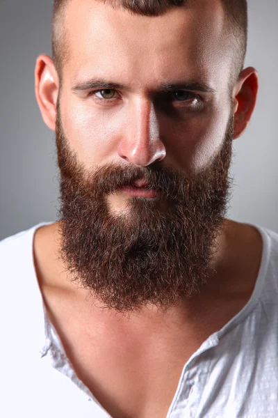 Portrait of handsome man standing, isolated on grey background — Stock Photo, Image