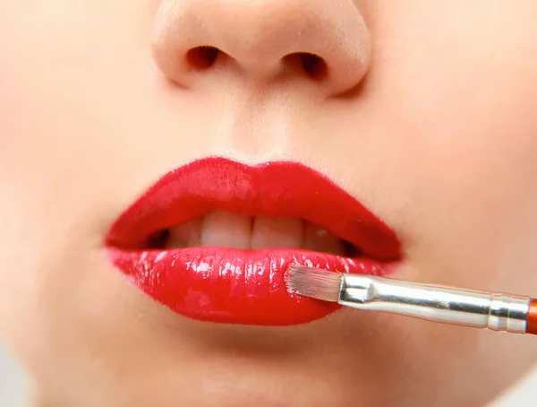Maquilhagem. Maquiagem profissional. Lipgloss. Batom — Fotografia de Stock