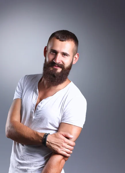 Retrato de hombre guapo de pie, aislado sobre fondo gris —  Fotos de Stock