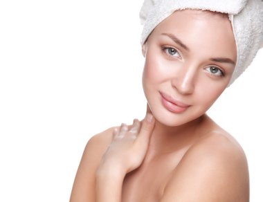 hombre que trabaja en el gimnasio