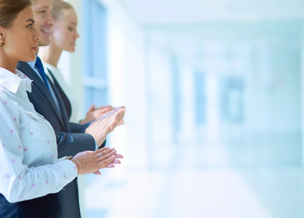 Smiling business people applauding a good presentation in the office — Stock Photo, Image