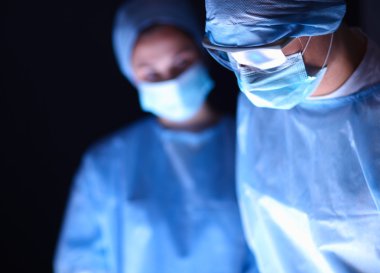 Ekip cerrahı ameliyathanede..