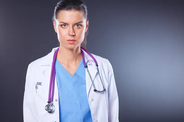 Mujer doctora joven con estetoscopio aislado en gris —  Fotos de Stock