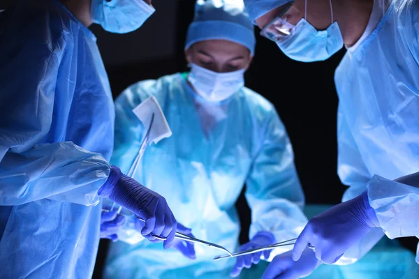 Team surgeon at work in operating room. — Stock Photo, Image