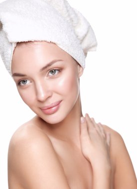 hombre que trabaja en el gimnasio