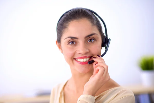 Close-up portret van een medewerker van de klantenservice op kantoor — Stockfoto