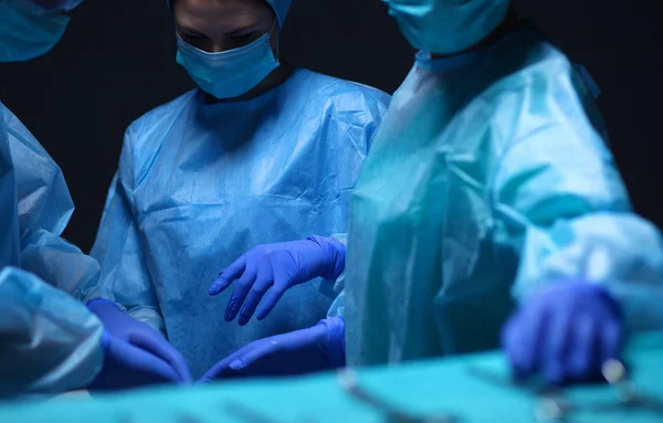 Team surgeon at work in operating room. — Stock Photo, Image