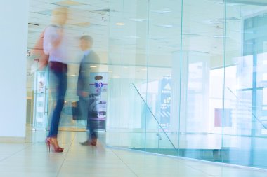 Başarılı iş takım ayakta Office gülümseyen