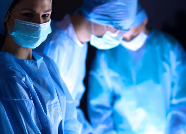 Týmový chirurg na operačním sále. — Stock fotografie
