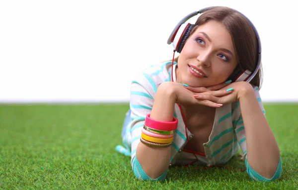 Mulher ouvindo a música — Fotografia de Stock