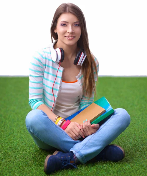 Woman reading book sits on the green grass — Stock Photo, Image
