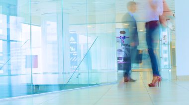 Başarılı iş takım ayakta Office gülümseyen